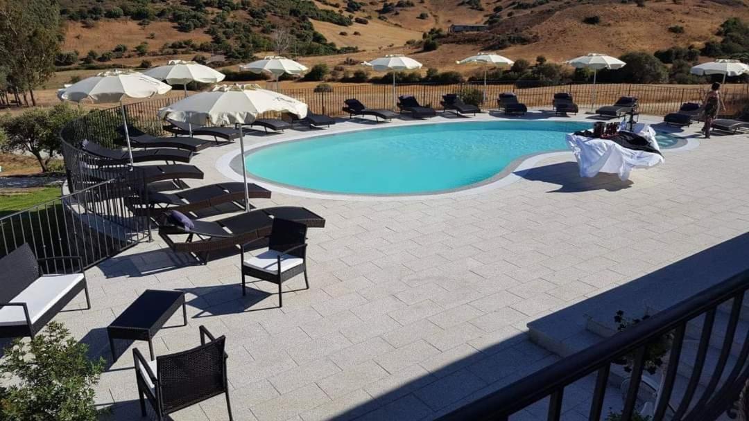 Case Vacanze Nioleo - Apartments And Pool Siniscola Bagian luar foto