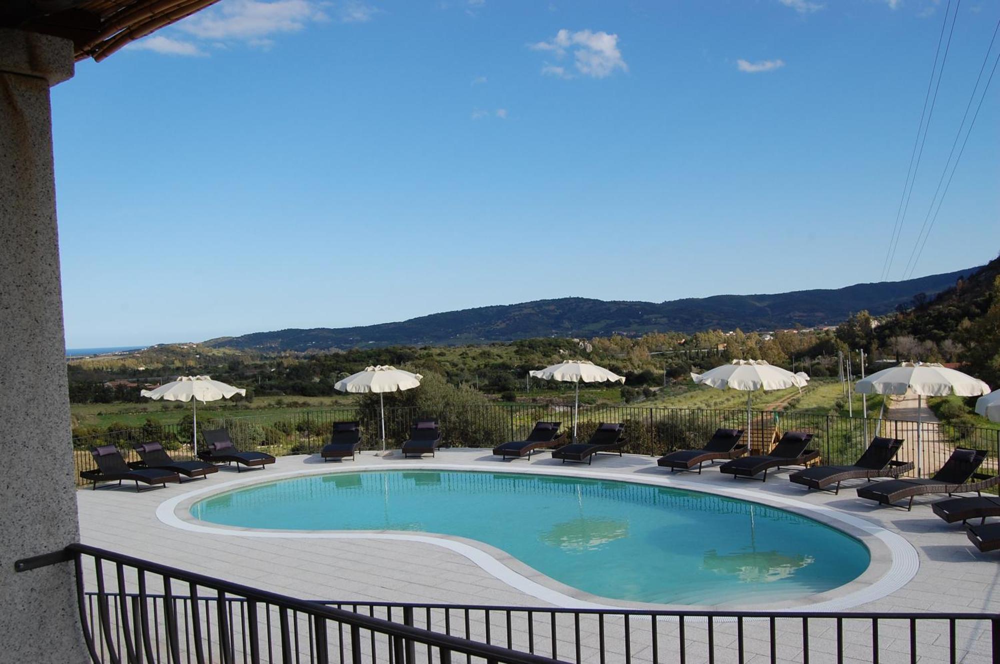 Case Vacanze Nioleo - Apartments And Pool Siniscola Bagian luar foto