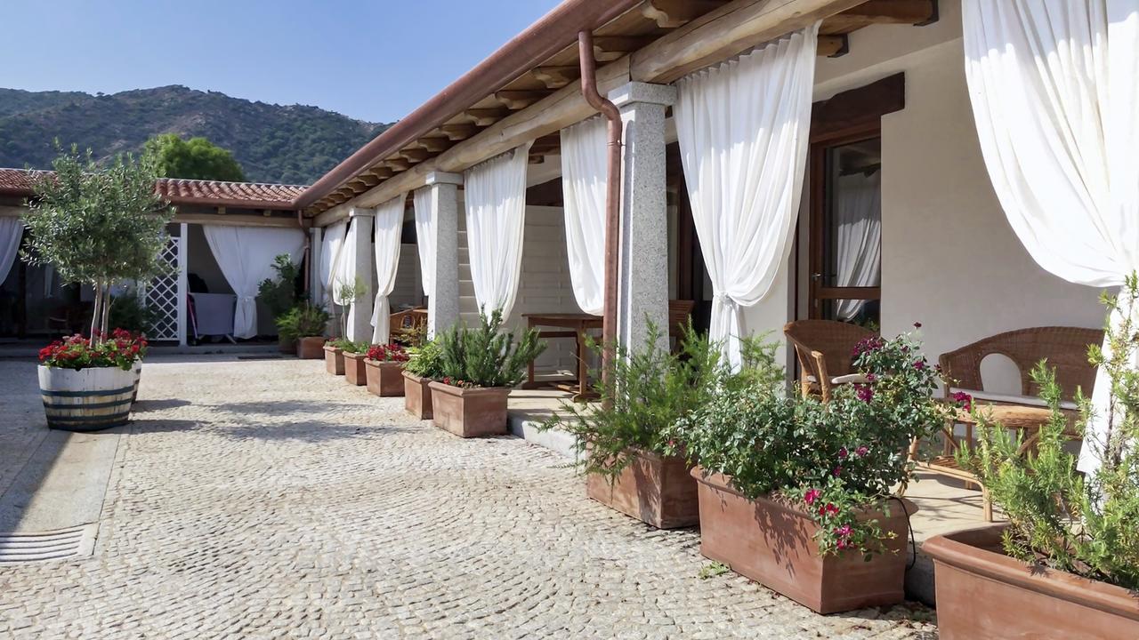 Case Vacanze Nioleo - Apartments And Pool Siniscola Bagian luar foto