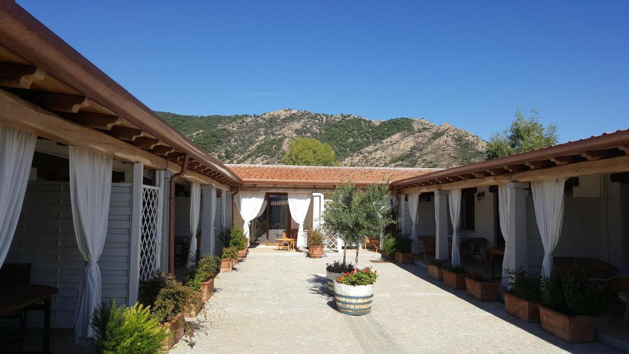 Case Vacanze Nioleo - Apartments And Pool Siniscola Bagian luar foto