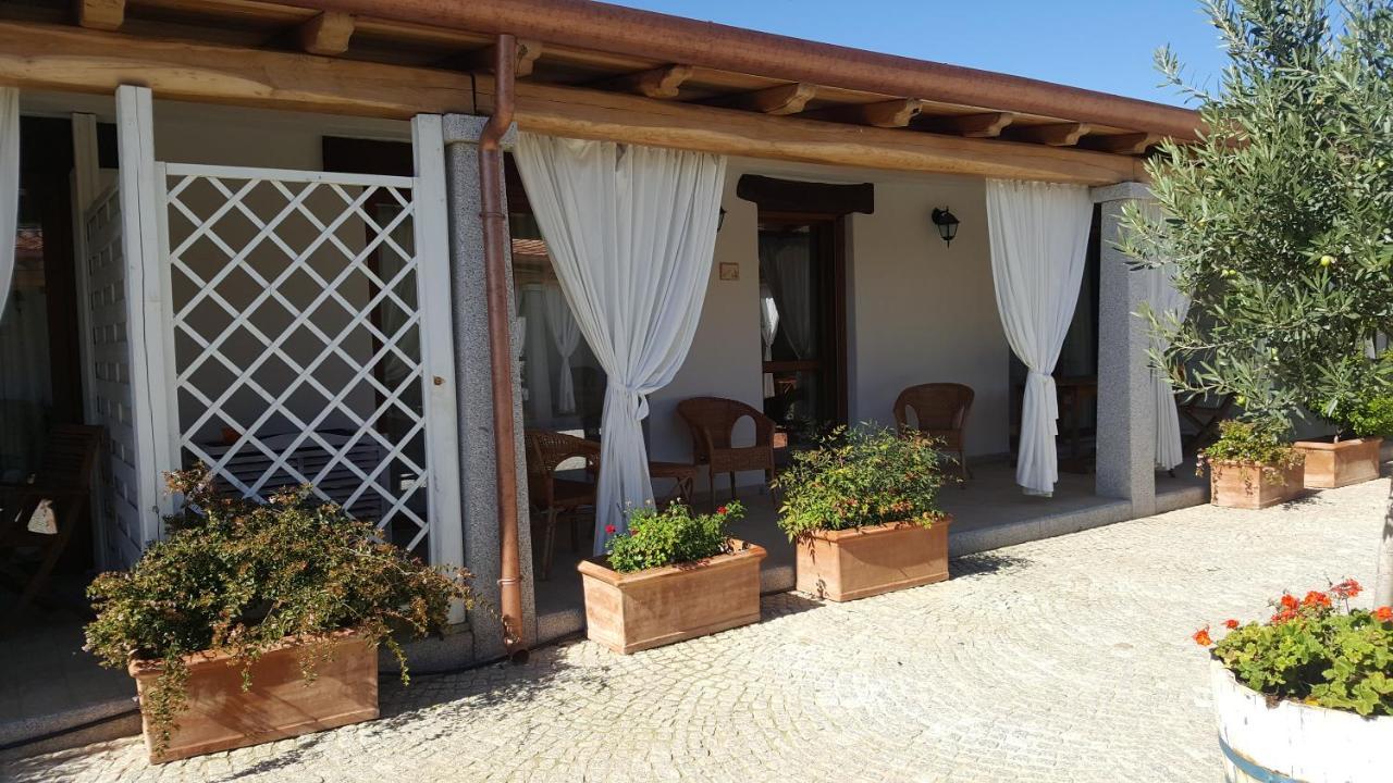 Case Vacanze Nioleo - Apartments And Pool Siniscola Bagian luar foto